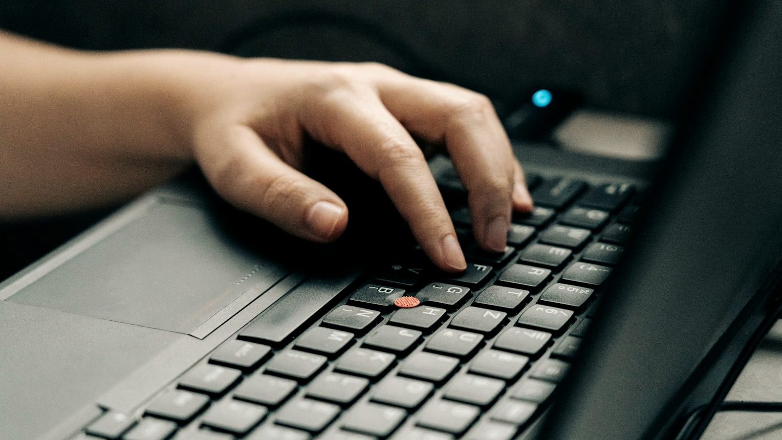 Verkkosivujen saavutettavuuden testaus näppäimistöllä ja ruudunlukijalla