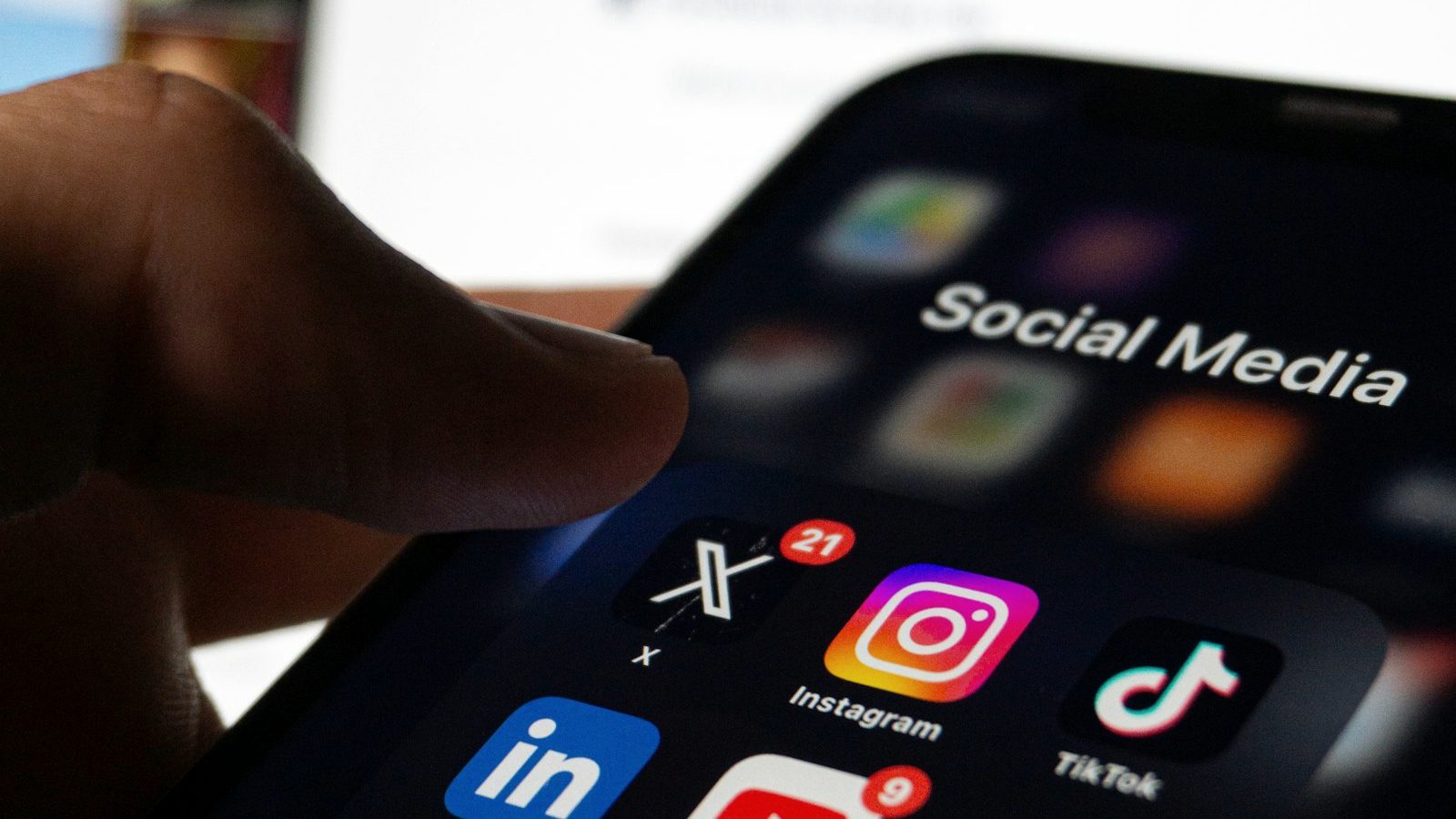 Instagram-markkinointia yritykselle: sisällön suunnittelua puhelimella