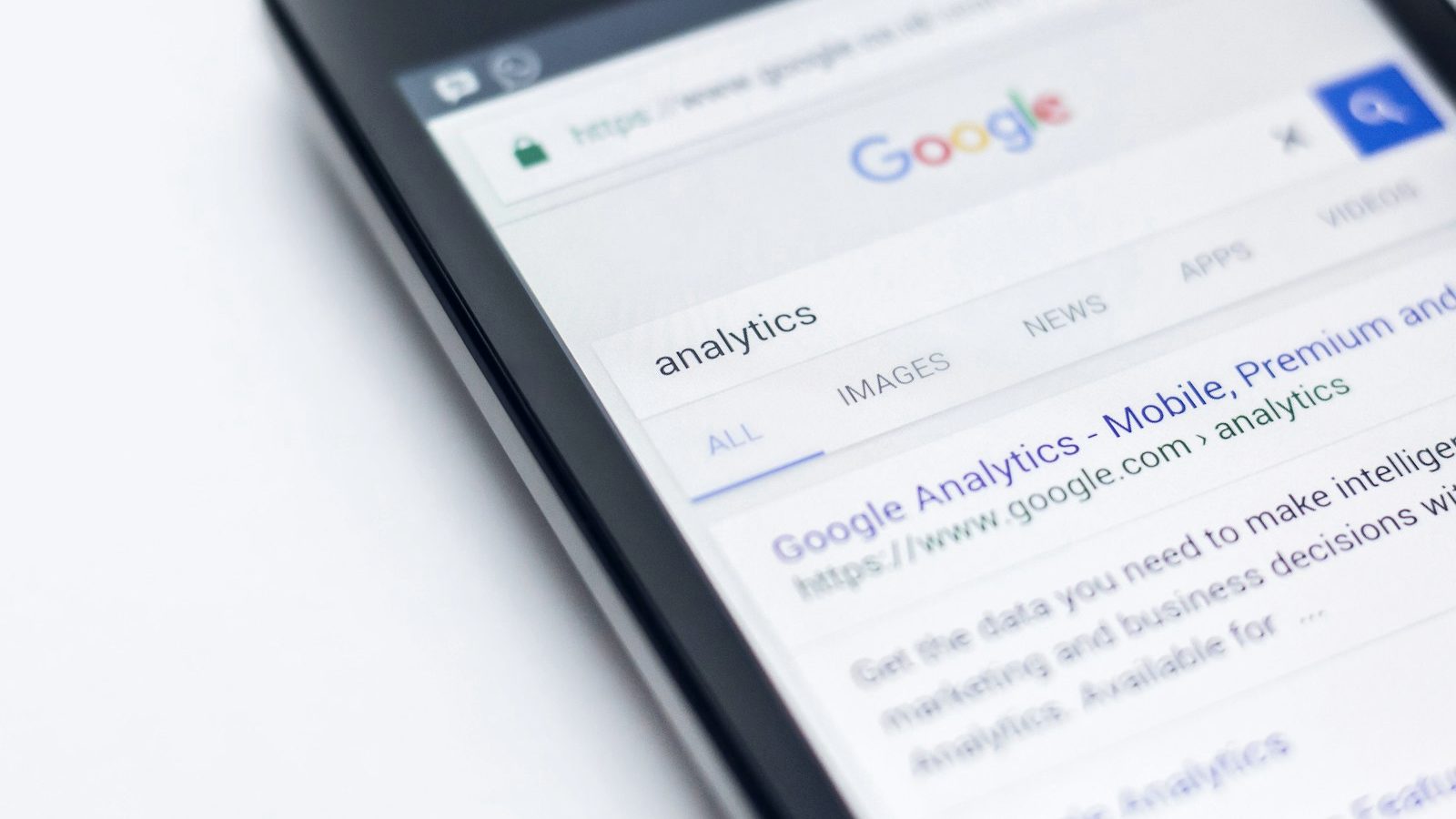 Google Ads -kampanjan rakentaminen aloittelijalle kannettavalla tietokoneella