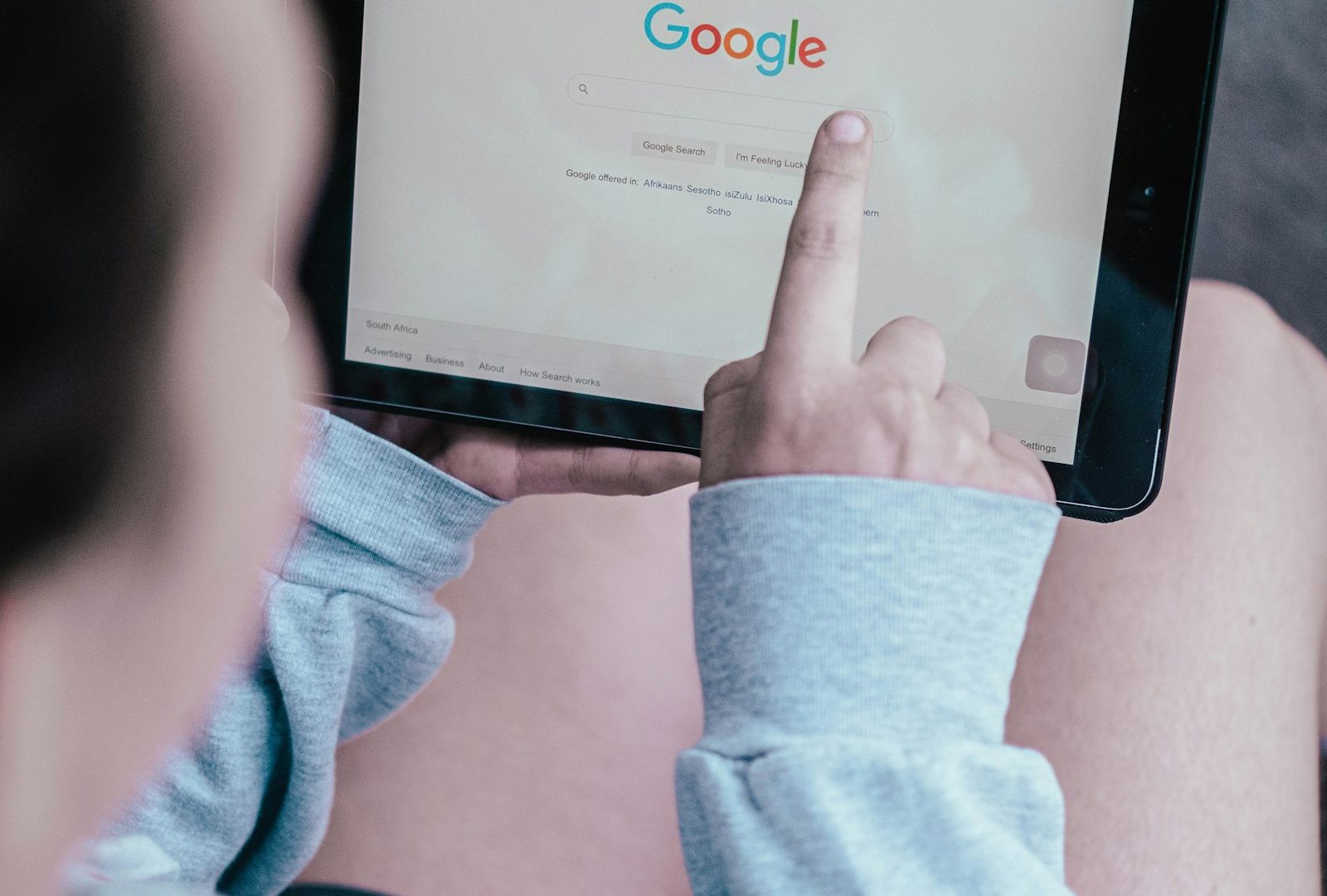 GEO vai SEO: hakua puhelimella